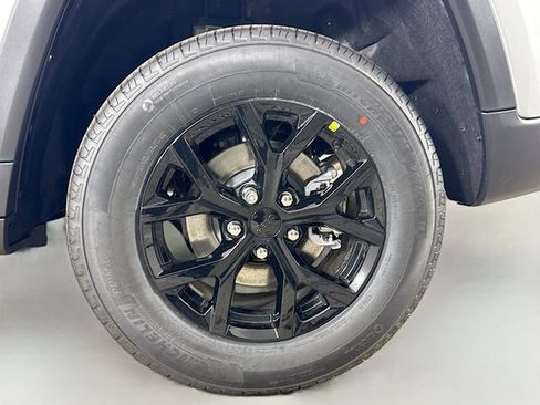 New 2025 Jeep Grand Cherokee Laredo image 30