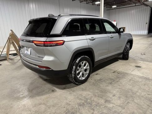 Used 2023 Jeep Grand Cherokee Limited image 6