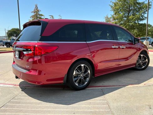 Used 2023 Honda Odyssey Elite image 6