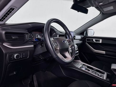 Used 2022 Ford Explorer XLT image 12