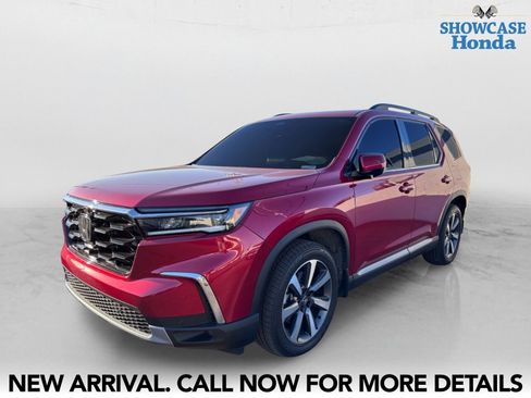 Used 2025 Honda Pilot Elite image 2