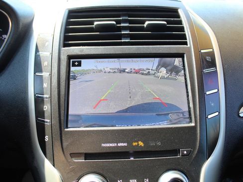 Used 2019 Lincoln MKC Reserve image 17