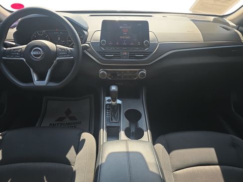 Used 2025 Nissan Altima 2.5 SV FWD image 12