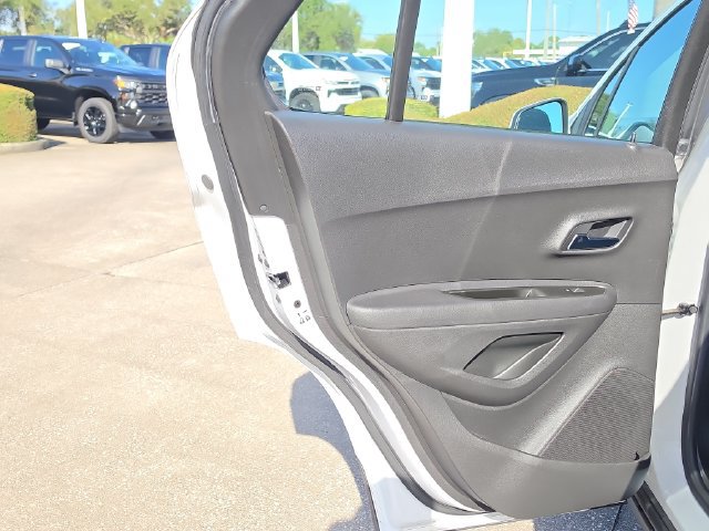 Used 2020 Chevrolet Trax LS FWD image 12