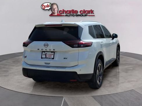 Used 2024 Nissan Rogue SV w/ SV Premium Package FWD image 5