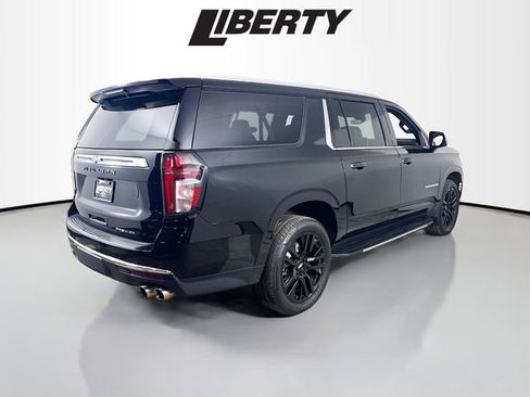 Used 2021 Chevrolet Suburban Premier w/ Premium Package image 7