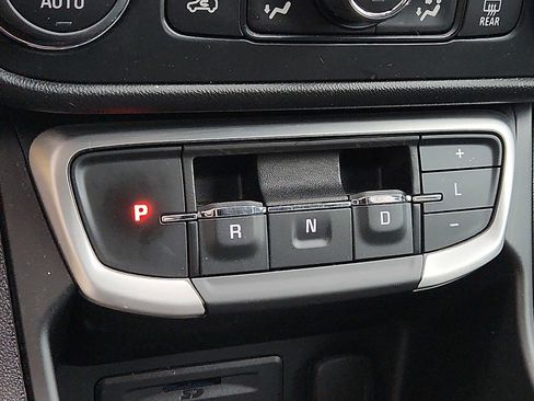 Used 2023 GMC Terrain SLT image 14