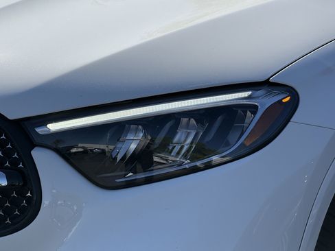 Used 2025 Mercedes-Benz GLC 300 4MATIC image 7