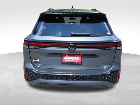 New 2025 Volkswagen Tiguan SE R-Line image 4