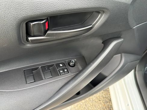 Used 2025 Toyota Corolla LE FWD image 16