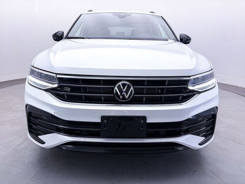Used 2024 Volkswagen Tiguan SE R-Line image 10