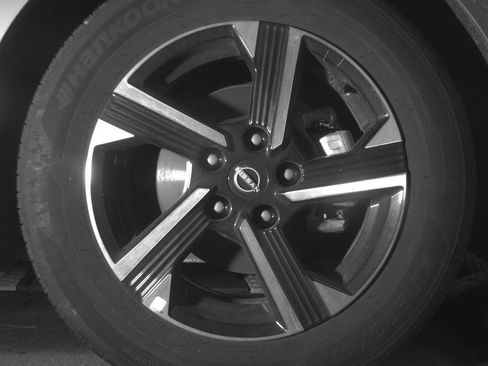 Used 2025 Nissan Sentra SV FWD image 13