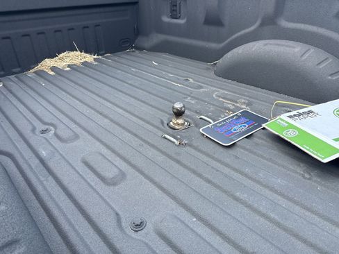 Used 2024 Ford F350 Lariat w/ FX4 Off-Road Package image 9