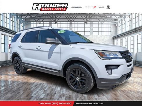 Used 2018 Ford Explorer XLT AWD/4WD image 1