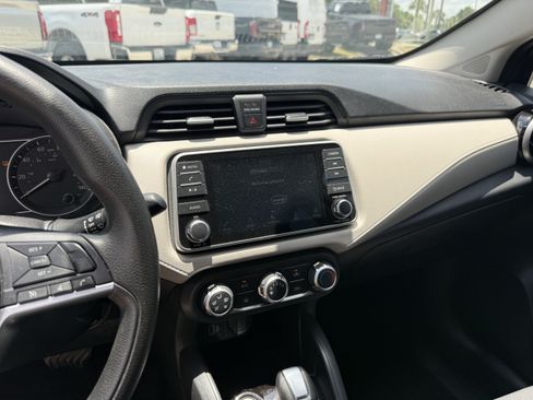 Used 2021 Nissan Versa SV FWD image 19