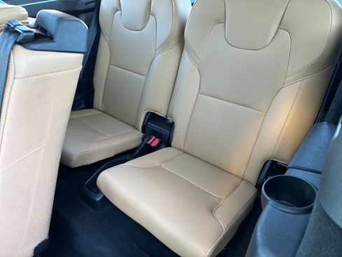 Used 2018 Volvo XC90 T6 Momentum w/ Convenience Package image 15