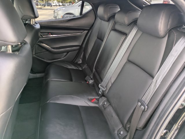 Used 2019 MAZDA MAZDA3 Hatchback w/ Preferred Package FWD image 9