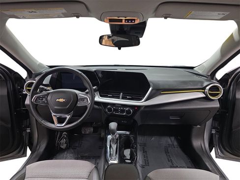 Used 2024 Chevrolet Trax LT w/ Driver Confidence Package image 9