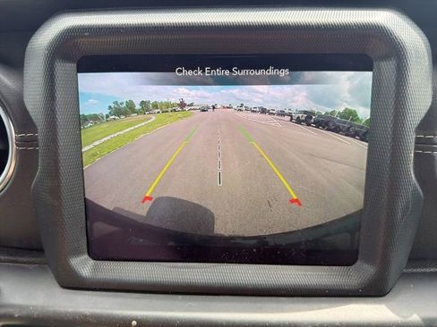 Used 2021 Jeep Wrangler Unlimited Sahara w/ Cold Weather Group AWD/4WD image 26
