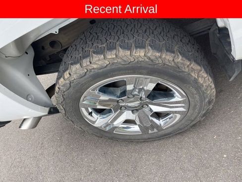 Used 2018 Chevrolet Silverado 1500 Custom w/ Custom Value Package AWD/4WD image 11