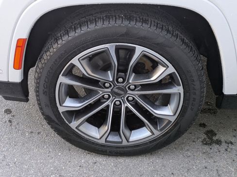 Used 2024 Jeep Grand Wagoneer Series III w/ Rear Seat Video Group 1 image 11