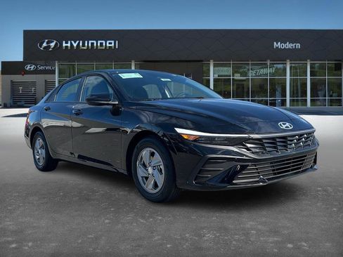 New 2026 Hyundai Elantra SE w/ Cargo Package image 2