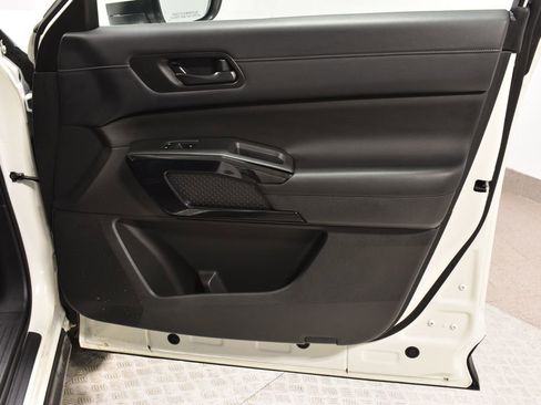 Used 2023 Nissan Pathfinder SV image 33