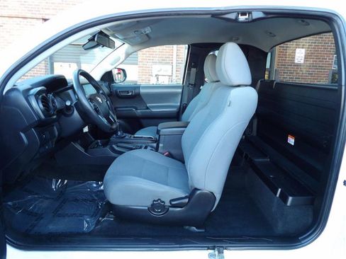 Used 2021 Toyota Tacoma 2WD Access Cab image 11