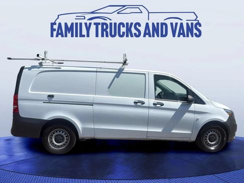 Used 2023 Mercedes-Benz Metris image 6