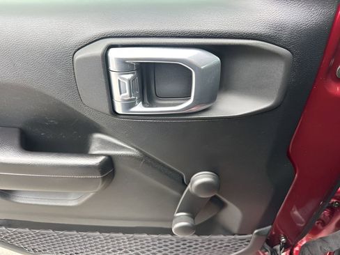 Used 2021 Jeep Wrangler Sport image 23