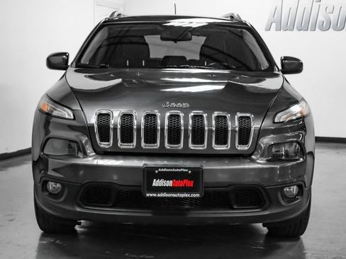 Used 2018 Jeep Cherokee Latitude Plus AWD/4WD image 5