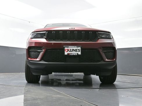 New 2025 Jeep Grand Cherokee Altitude w/ Trailer Tow Package image 39