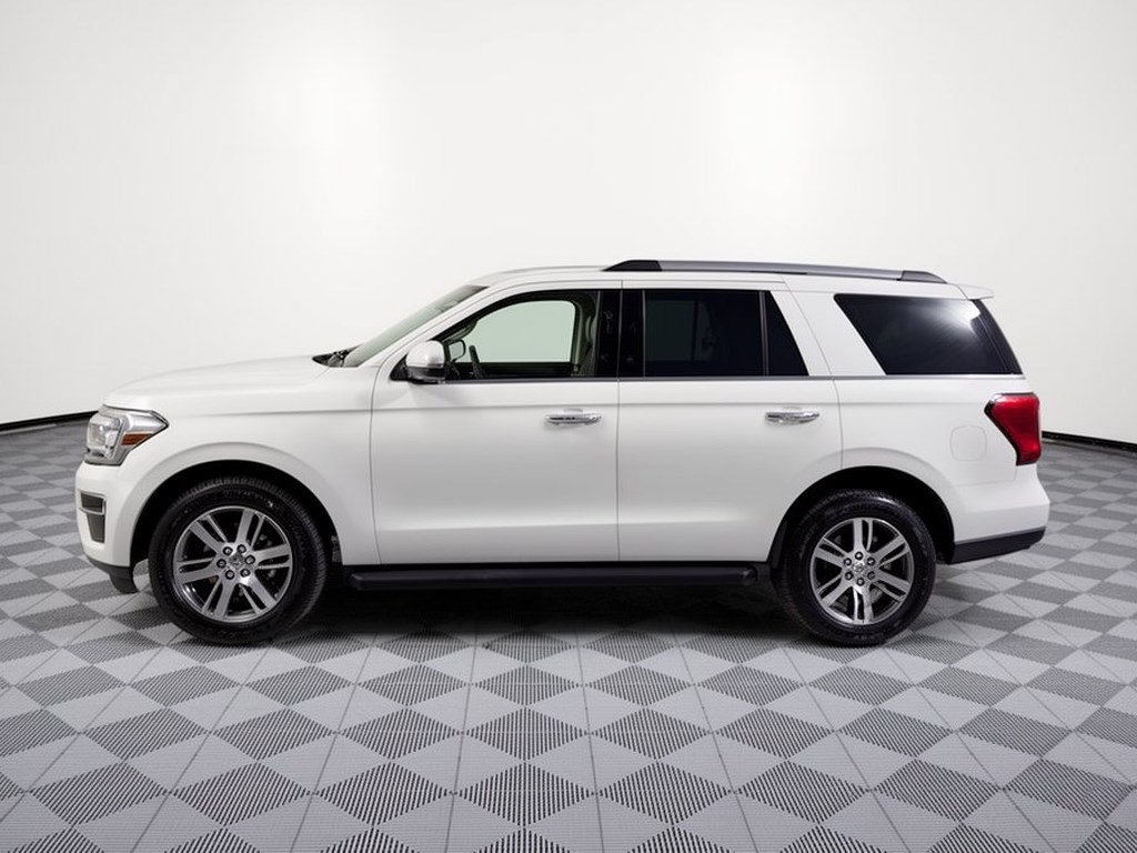 Used 2024 Ford Expedition Limited RWD image 2