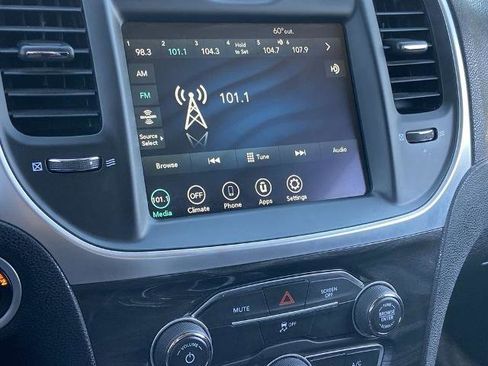 Used 2022 Chrysler 300 Touring image 9