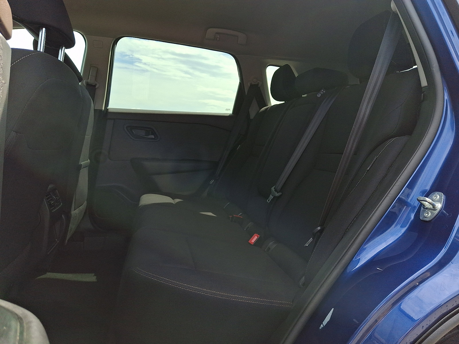 Used 2023 Nissan Rogue S AWD/4WD image 10