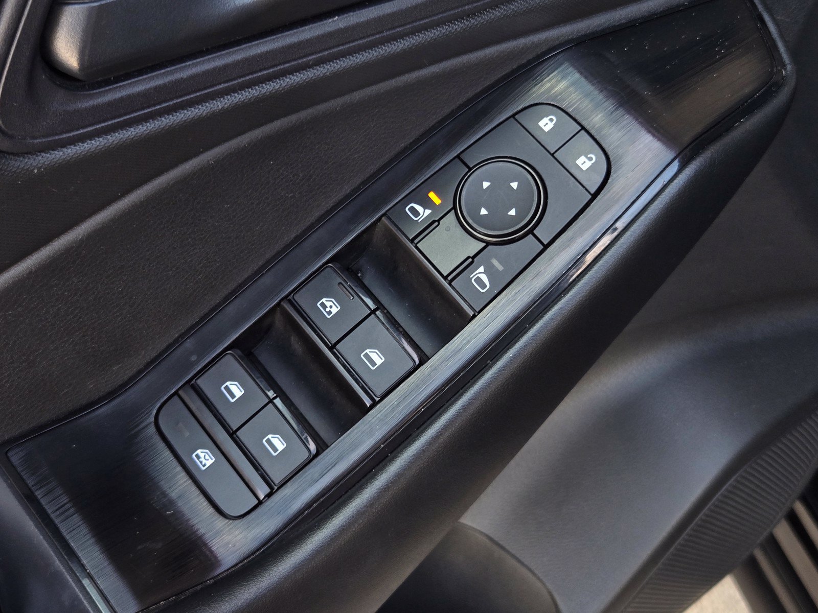 Used 2024 Nissan Rogue S AWD/4WD image 10