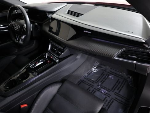 Used 2022 Audi e-tron GT Prestige image 39