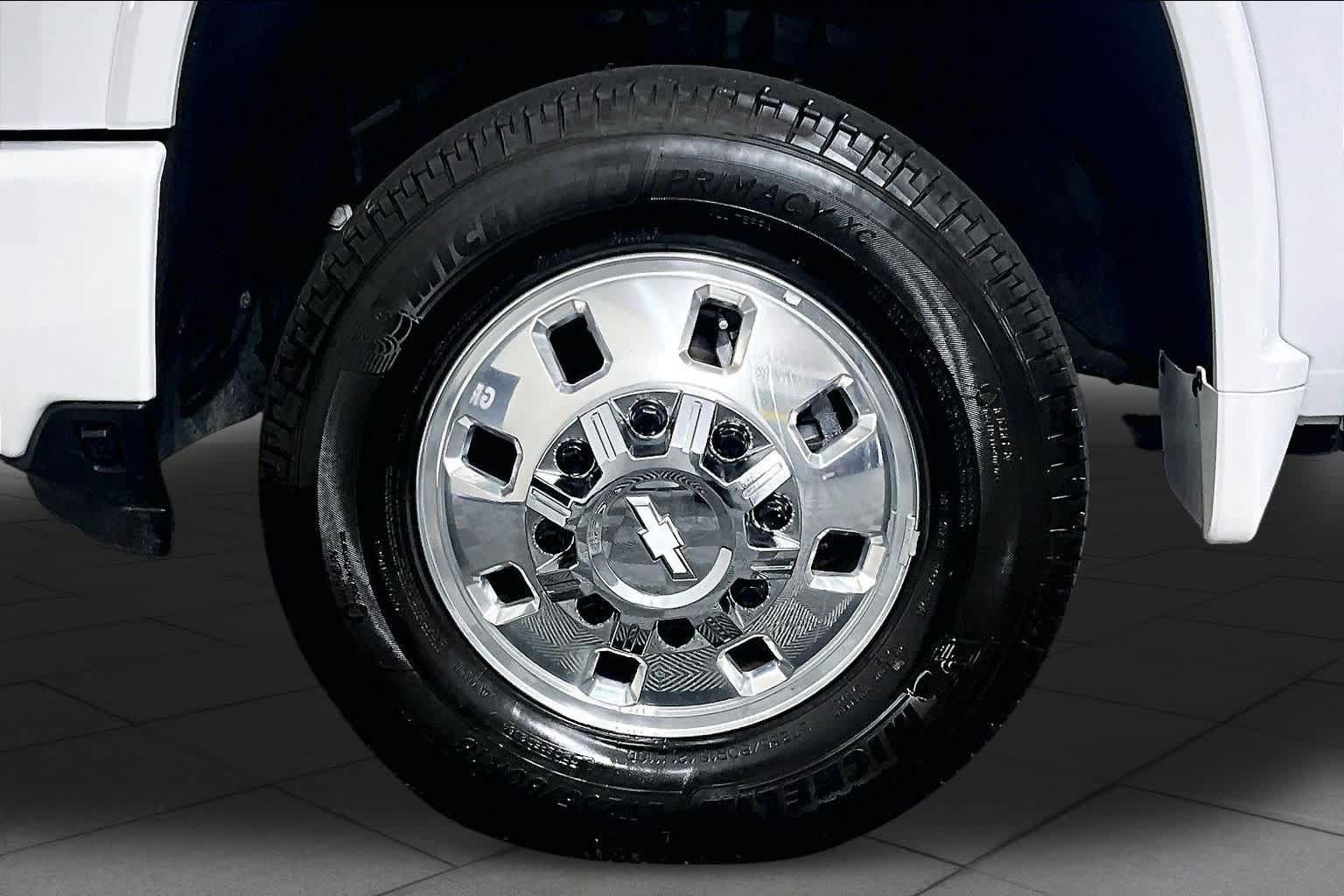 Used 2026 Chevrolet Silverado 3500 High Country w/ High Country Premium Package AWD/4WD image 10