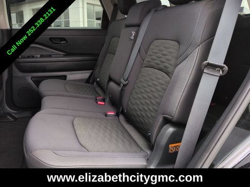 Used 2025 Nissan Pathfinder SV FWD image 16