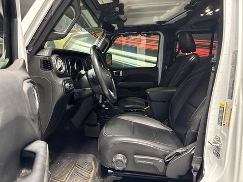 Used 2022 Jeep Gladiator Overland w/ Popular Equipment Package AWD/4WD image 4