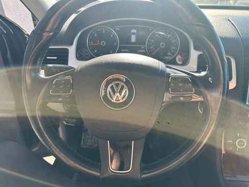 Used 2014 Volkswagen Touareg TDI AWD/4WD image 11