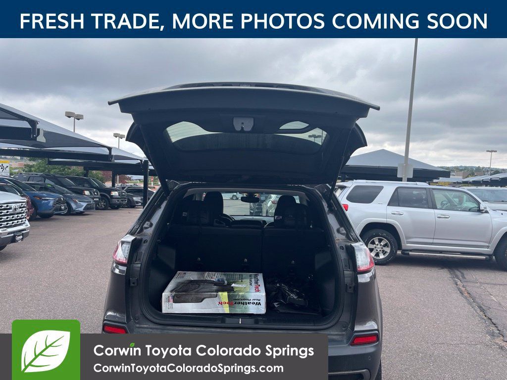 Used 2019 Jeep Cherokee Trailhawk w/ Comfort/Convenience Group AWD/4WD image 5