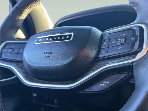 Used 2022 Jeep Wagoneer Series III image 16