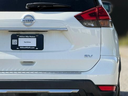 Used 2017 Nissan Rogue SV w/ Midnight Edition FWD image 12