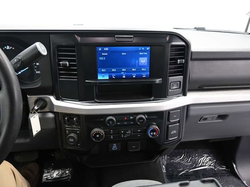 Used 2025 Ford F250 XLT image 12
