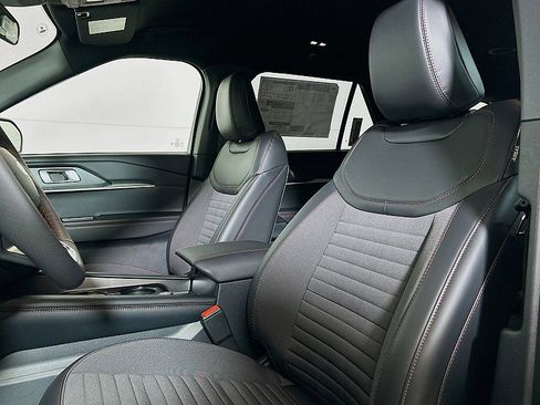 New 2026 Ford Explorer ST-Line w/ ST-Line Street Pack image 7