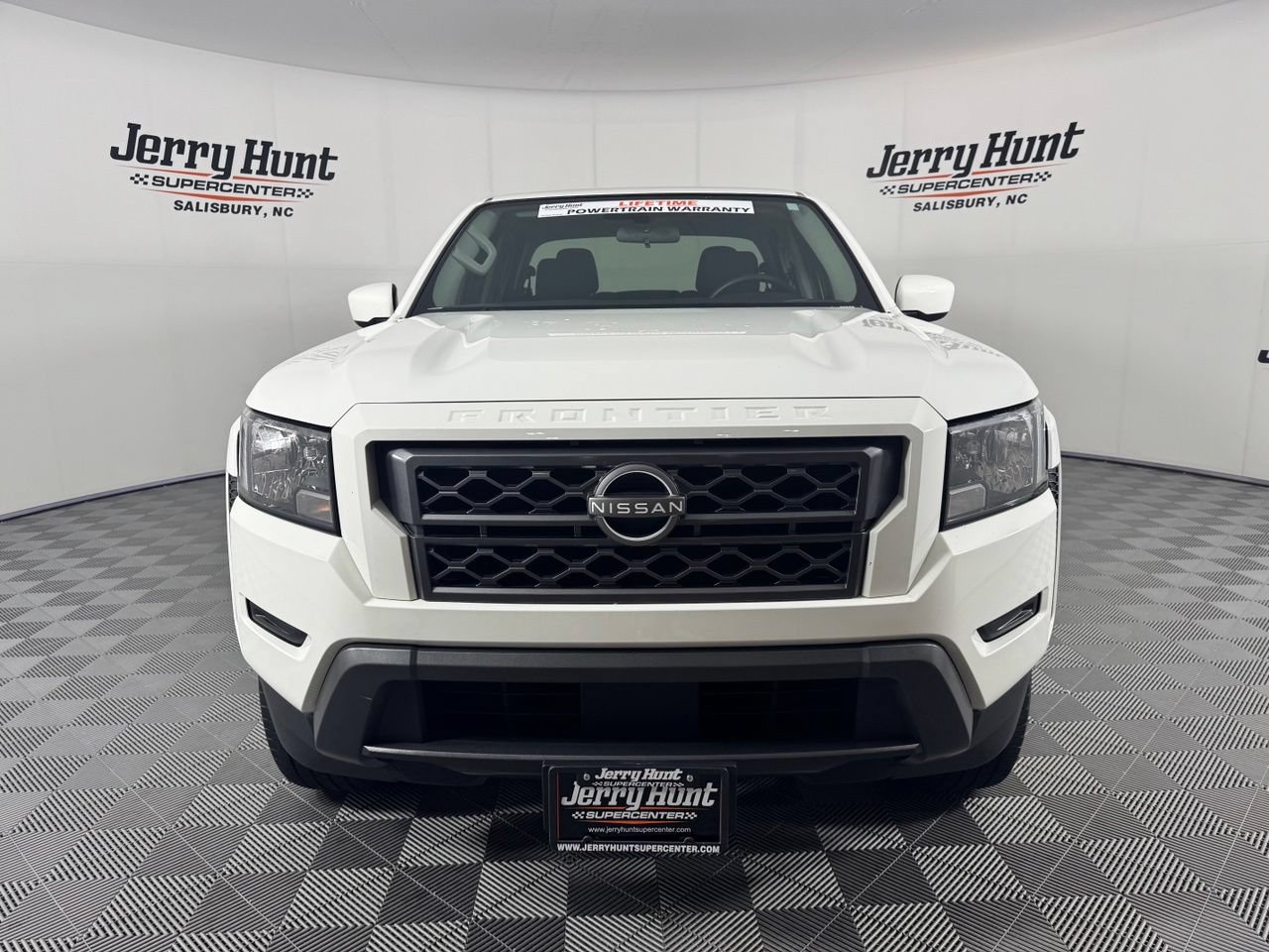 Used 2024 Nissan Frontier SV w/ Tow Package RWD image 4