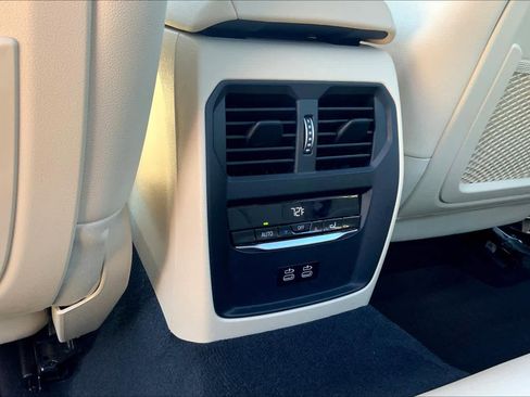 Used 2021 BMW 330i Sedan w/ Premium Package image 33