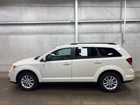 Used 2016 Dodge Journey SXT w/ Comfort/Convenience Group image 4