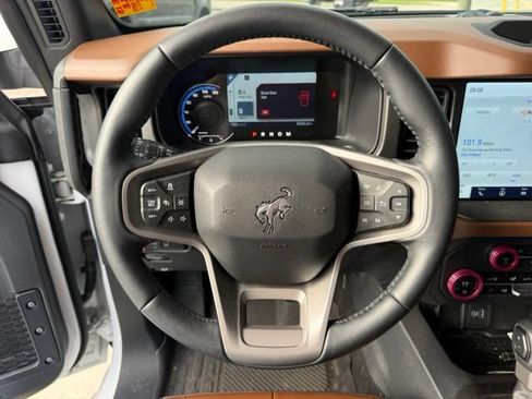 Used 2024 Ford Bronco Outer Banks AWD/4WD image 17